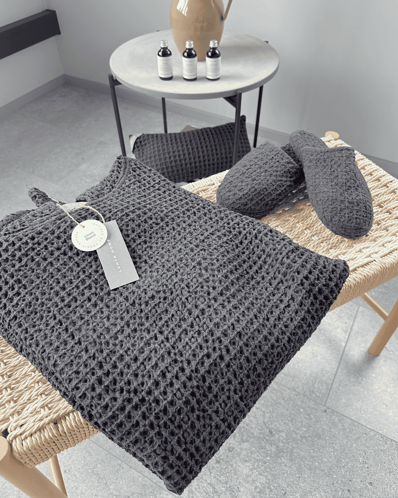 pirts svārki ar linu no luhta home melnā krāsā