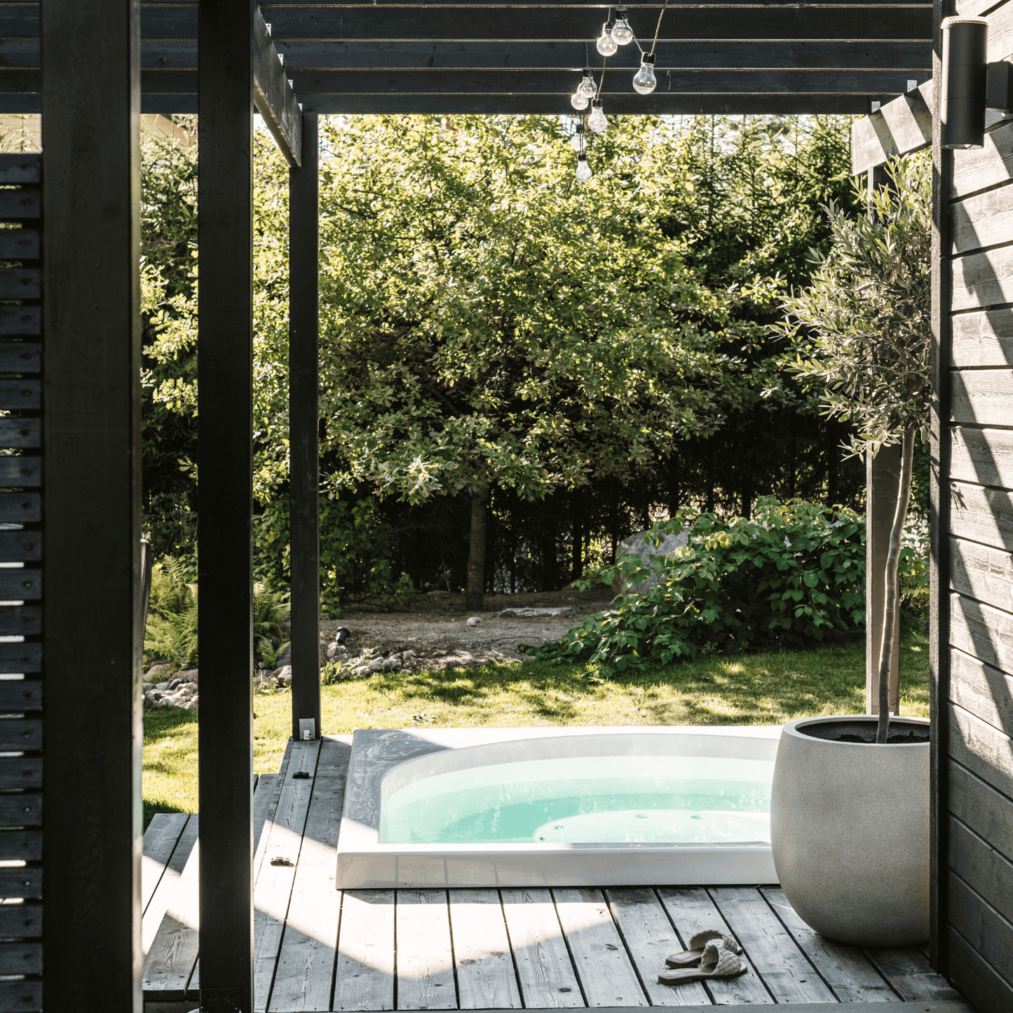 Vuolle, masāžas spa burbuļvanna āra pagalmā