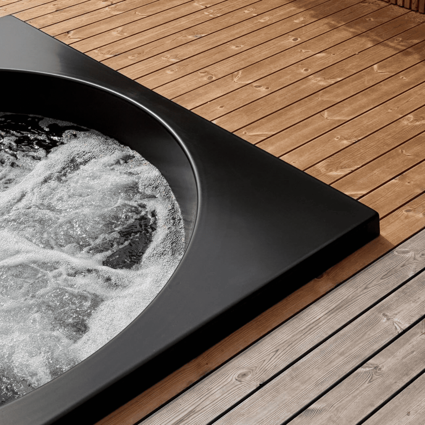 drop design spa in black on a terrace