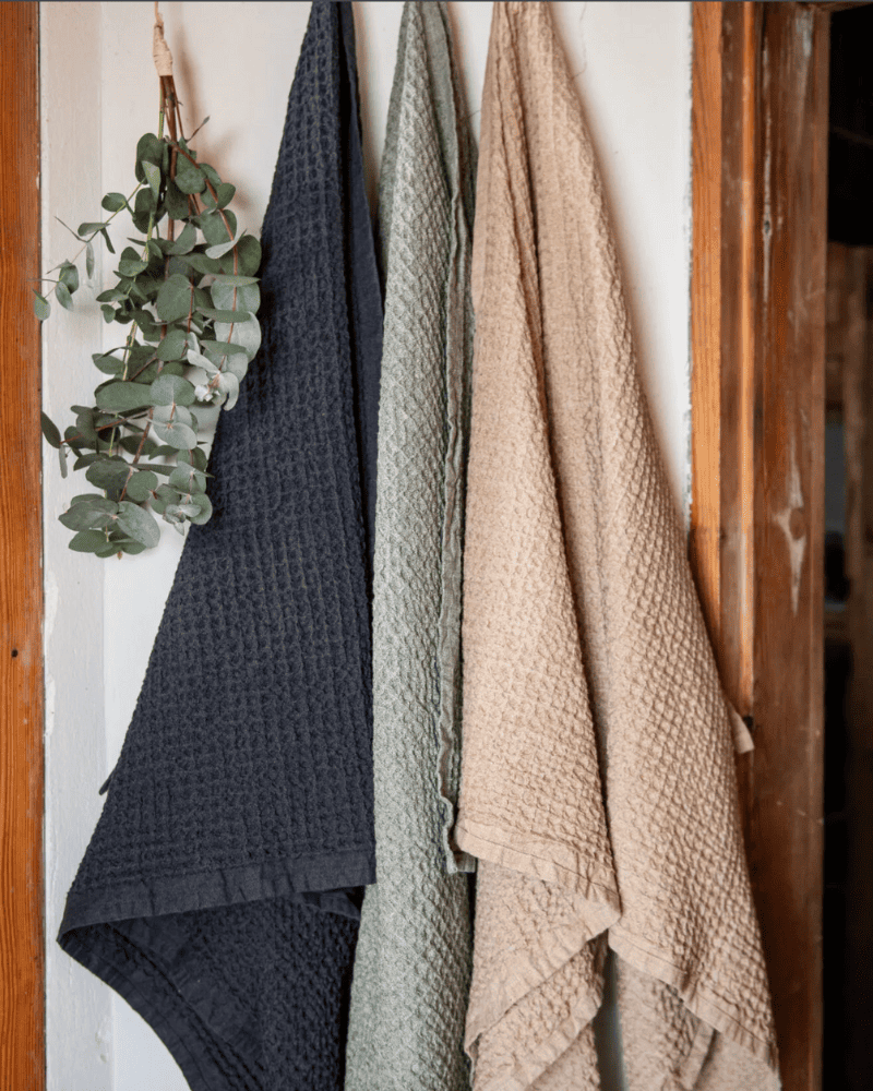 Lina dvieļi no LUHTA HOME dažādās krāsās