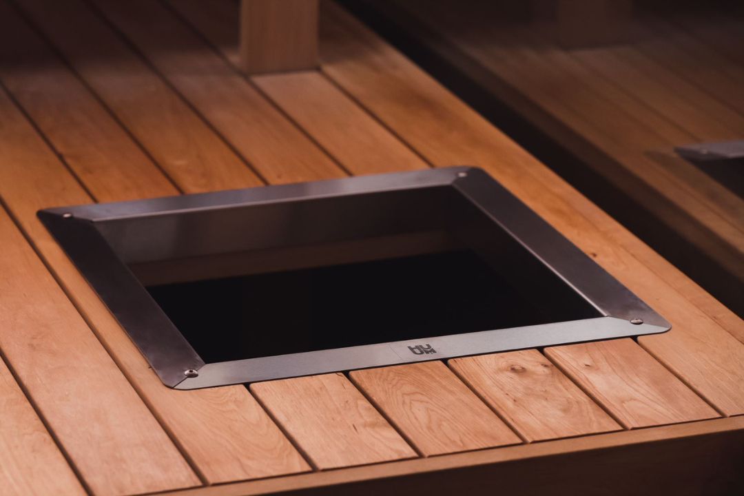 HUUM Cliff / Steel elektriskās pirts krāsns metāla apmale pirtī