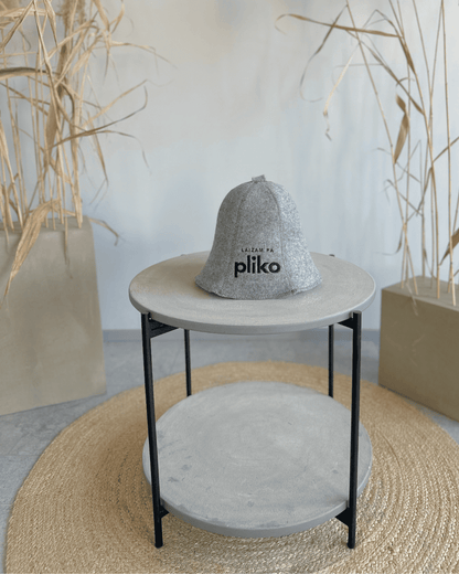 Pirts cepure no vilnas pelēkā krāsā ar tekstu "Laižam pa pliko"