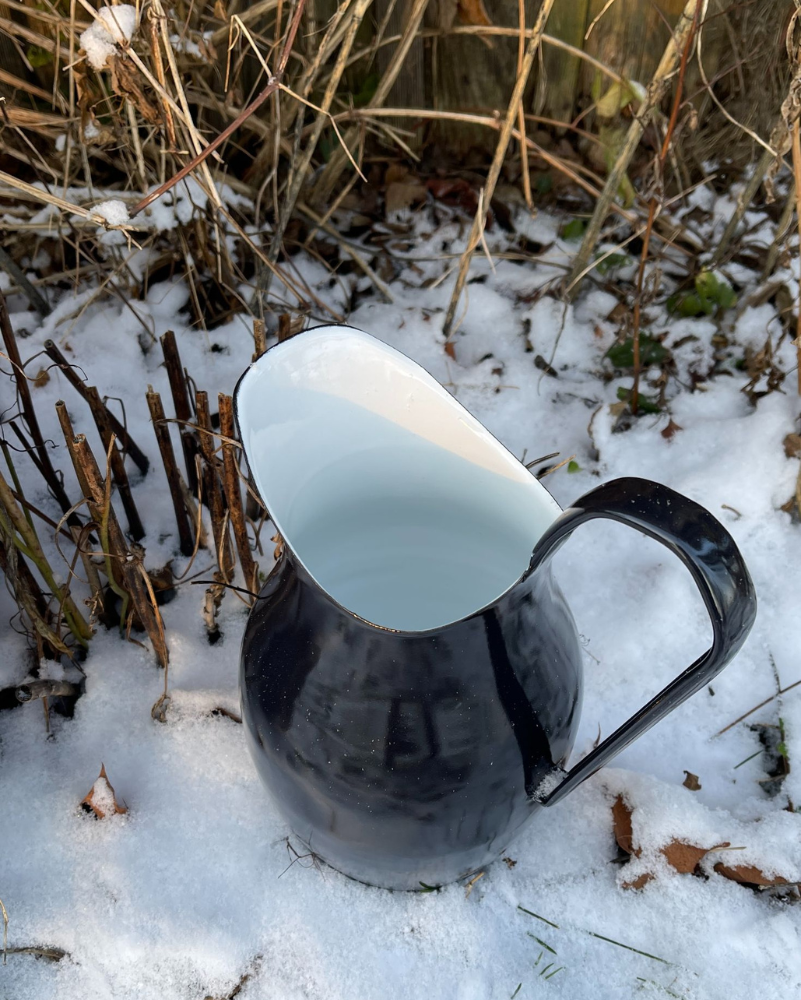 Emaljēta ūdens krūka melna